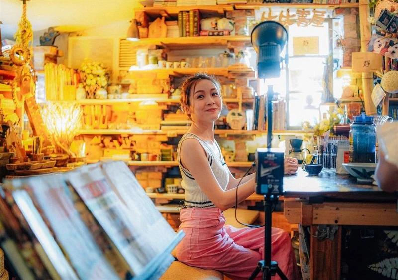 李佳芯曬照小露香肩自嘲「肥了」 網民:請問肥在哪裡?