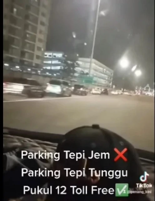 特地停路旁等豁免過路費 掀網民兩極化反應:駕大車要省這些錢?