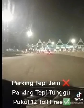 特地停路旁等豁免過路費　掀網民兩極化反應：駕大車要省這些錢？