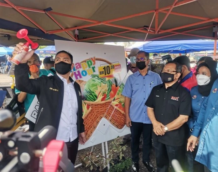 柔大臣:馬幣疲弱吸引更多新加坡人到訪