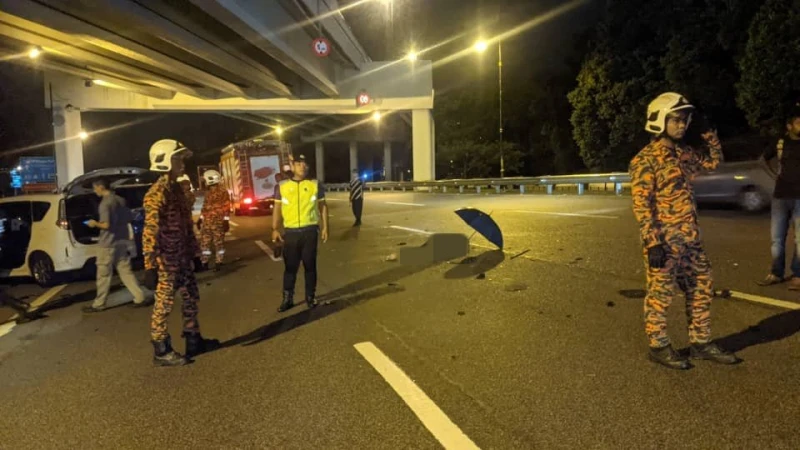 2車相撞　德士司機被拋出車外慘死