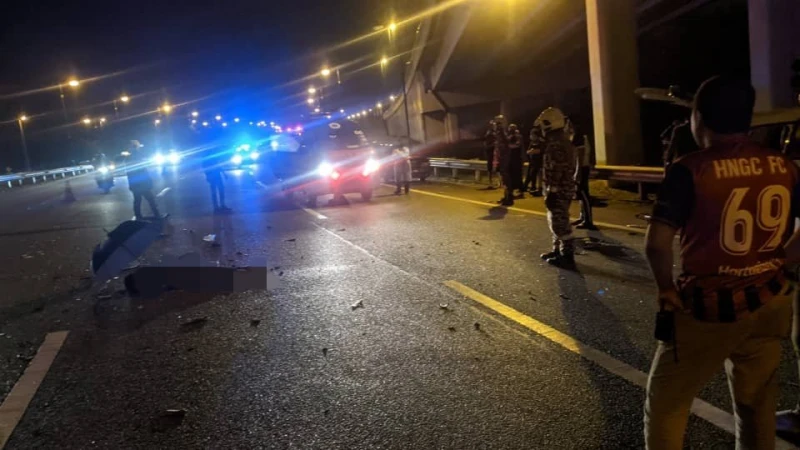 2車相撞　德士司機被拋出車外慘死