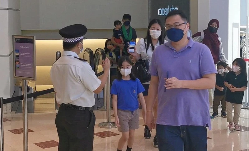 多數商店續保留MySJ二維碼設置 民眾仍慣性地掃碼才入店