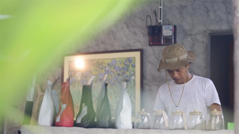 藏在油棕園內的土耳其咖啡館　店家「佛系經營」卻意外爆紅