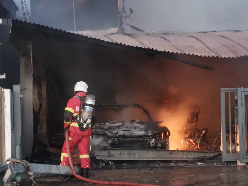 兵南邦明園5間住宅燒毀 獨居老翁吸入過多濃煙身亡