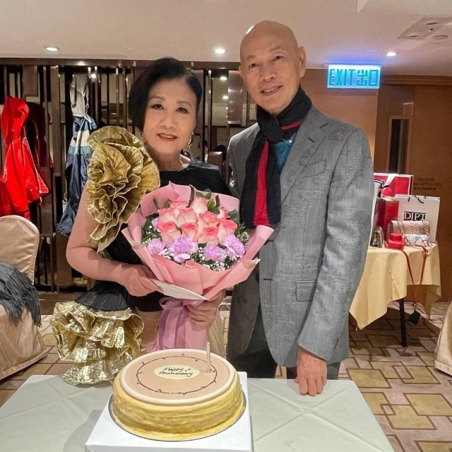 與羅家英慶結婚13周年　汪明荃曬照放閃