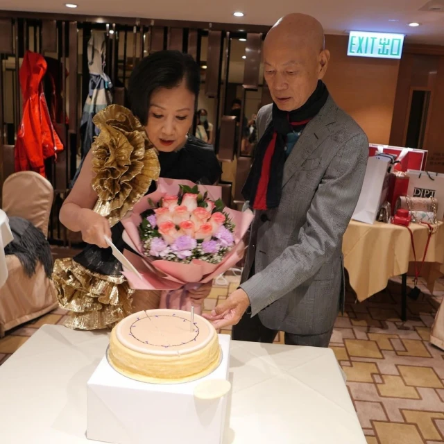 與羅家英慶結婚13周年　汪明荃曬照放閃