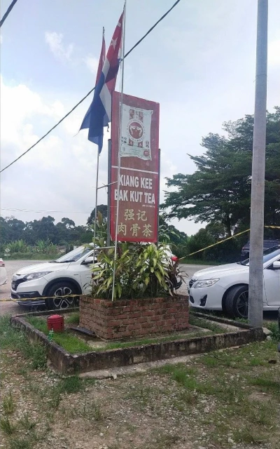 大馬連假迎報復性出遊　逾百人排隊吃肉骨茶