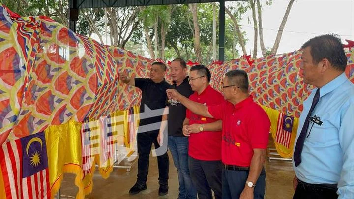 龍頭重60公斤全長588尺　「馬中友誼祥龍」正式亮相