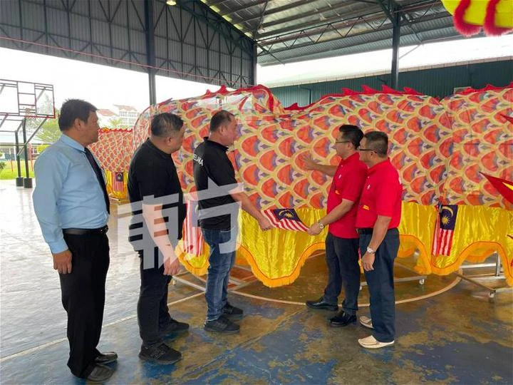 龍頭重60公斤全長588尺　「馬中友誼祥龍」正式亮相