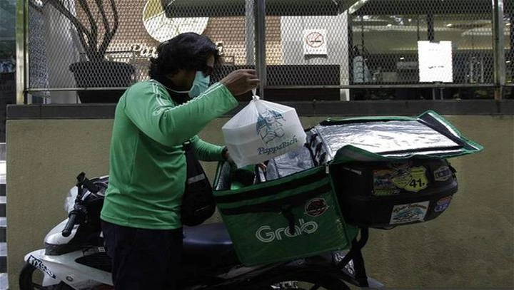 Grab：納入新收入結構　外送員尖峰時段報酬更高
