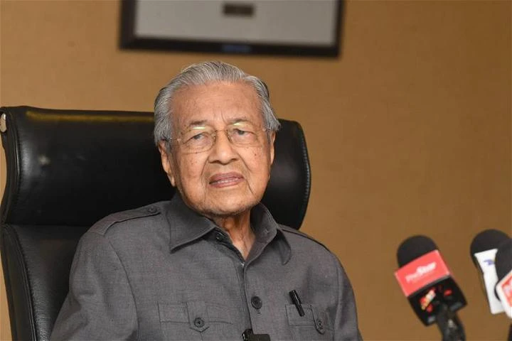 指安華任相名不正言不順　馬哈迪挑戰安華立即大選