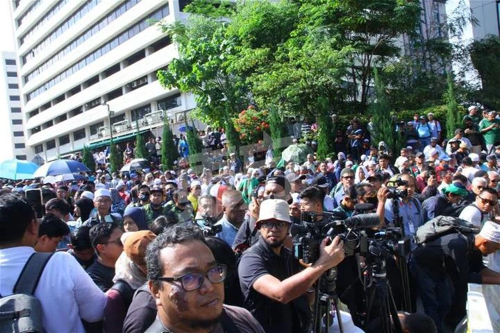 馬哈迪現身「人民集會」　錄供程序延至今午3時