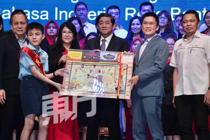 數碼化是教部和首相的目標　黃家和：將推出促進教育數碼化活動