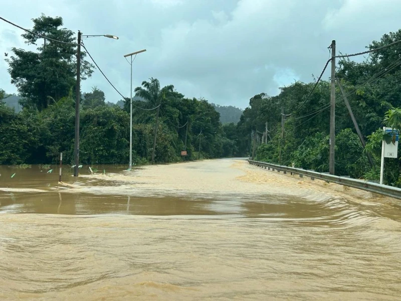 林明鎮再遭水劫　進出口被洪水阻斷