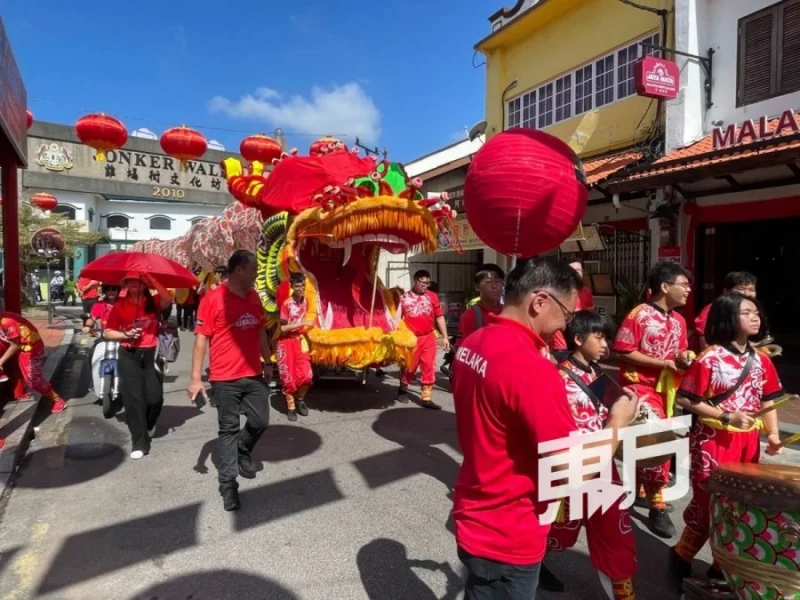 動員逾百人遊行4公里　「馬中友誼祥龍」抵甲州雞場街