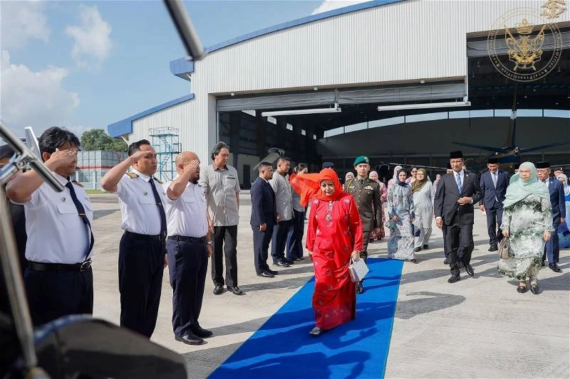 柔蘇丹周三就任國家元首 柔蘇丹後今攜王子赴吉隆坡