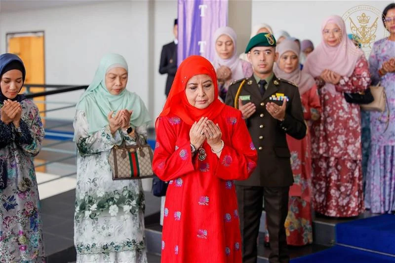 柔蘇丹周三就任國家元首 柔蘇丹後今攜王子赴吉隆坡