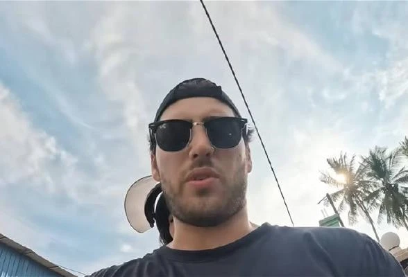 澳網紅未戴頭盔騎摩哆被截停　「與警到後巷付了RM100」