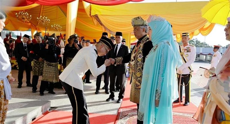 媒體出色報導元首卸任歡送　法米：展現獨有君主立憲制