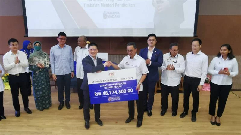 開學援助金須全數交給學生　黃家和：教部未接被扣除投訴