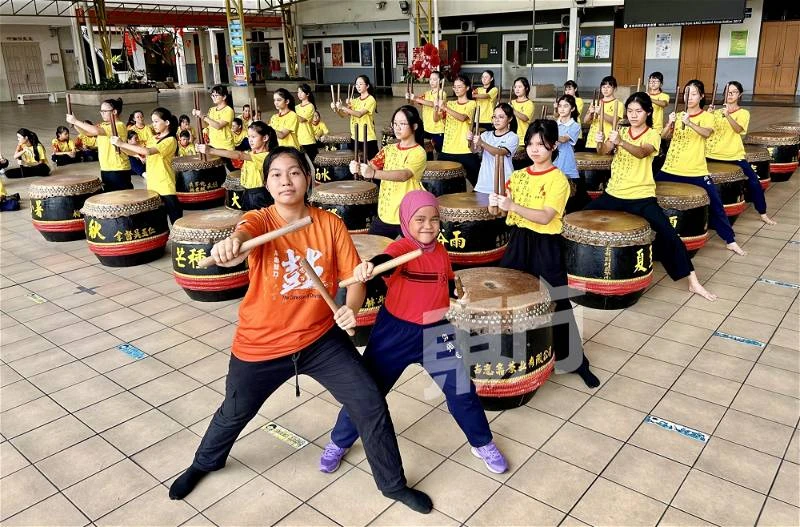 「唯有我戴頭巾，被盯著很害怕」　友族女孩從小想打節令鼓