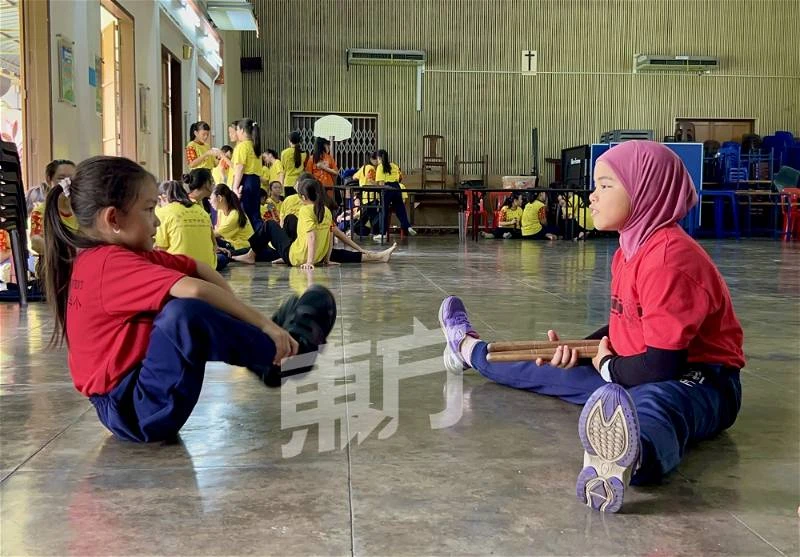 「唯有我戴頭巾，被盯著很害怕」　友族女孩從小想打節令鼓