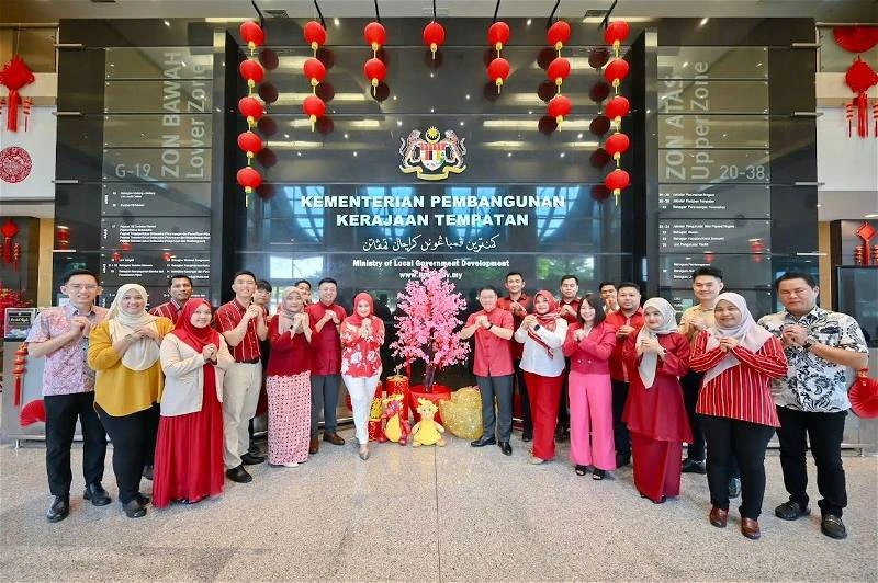 房地部大樓換裝迎新春　昌明大馬政府展現多元