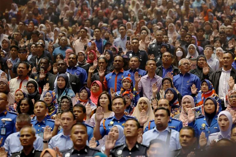 稱公務員人數增加沒問題　拉菲茲促民眾勿信公務體系臃腫說法