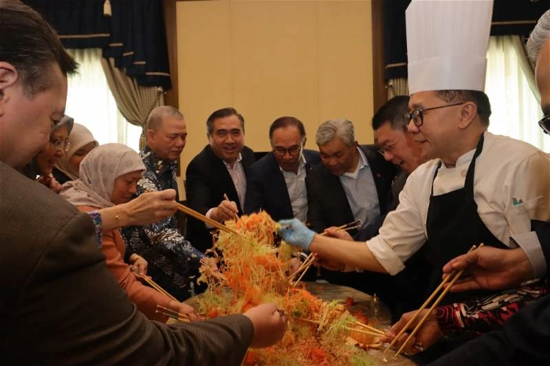 內閣部長齊撈生　祝願大馬國泰民安