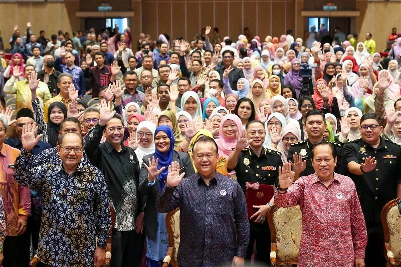 部長促官員勿等投訴才行動　不要把工程問題「掃入地毯」