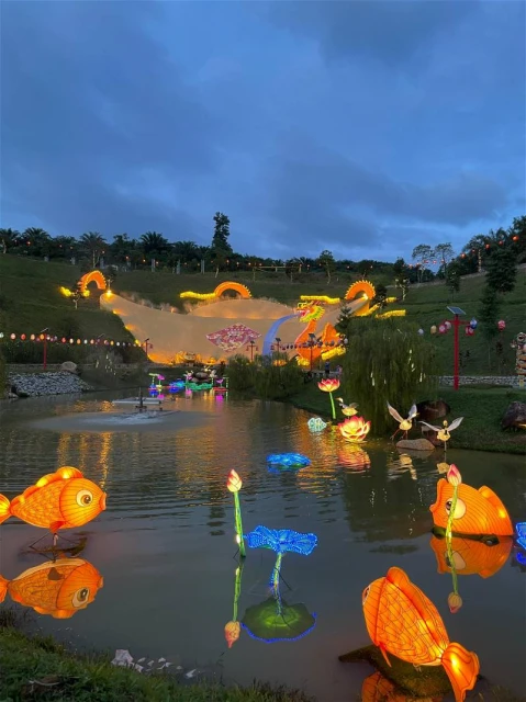 瓜拉比勞西天宮新年盛景　年味與花燈共舞