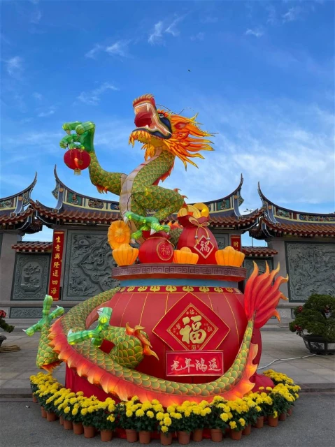 瓜拉比勞西天宮新年盛景　年味與花燈共舞