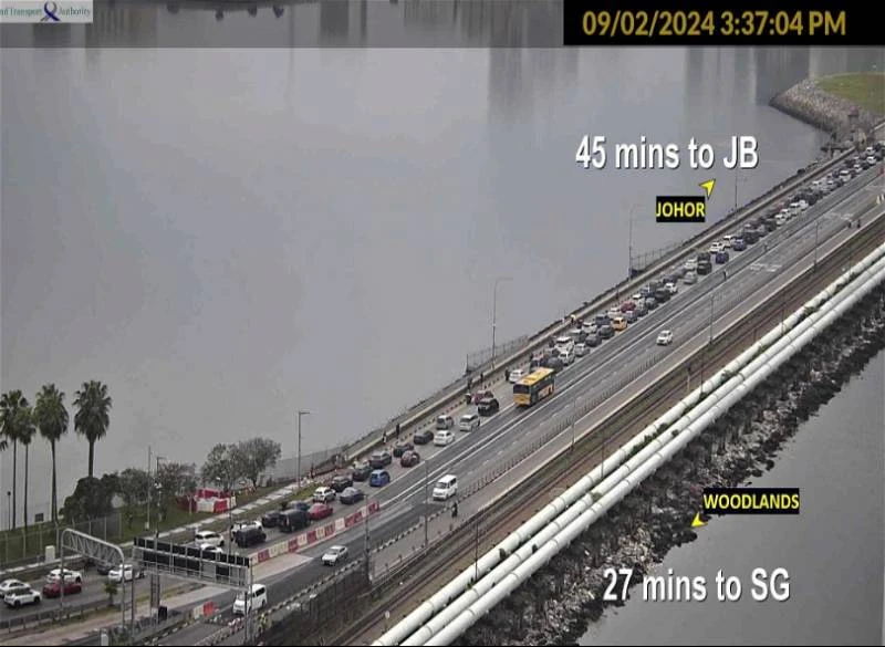 大馬遊子趕回鄉吃團圓飯　馬新關卡人流如潮