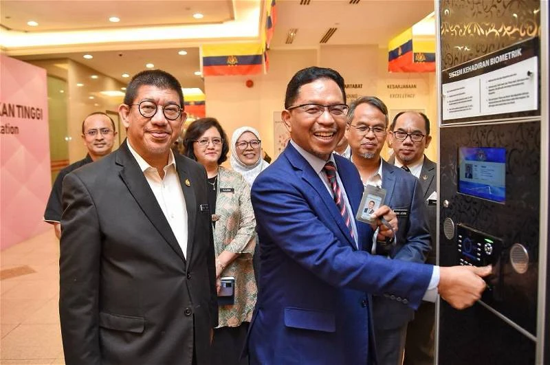 闊別8年後再度受委　再尼烏江任高教部秘書長