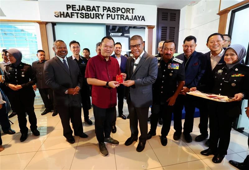 移民局研究　護照期限延長至10年