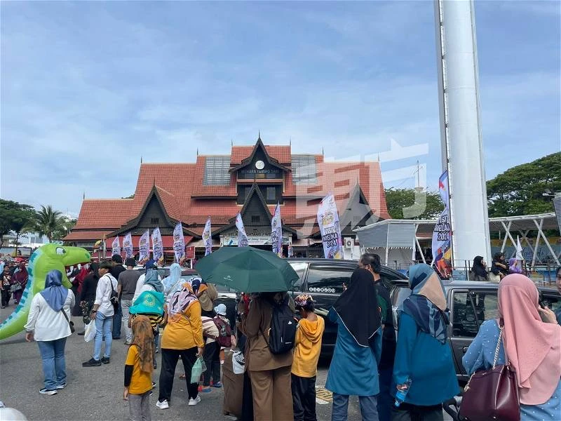 各族民眾「傾巢出動」 　甲州10免費景點現人龍