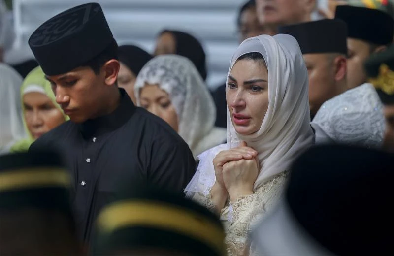 泰益瑪目安葬　汶萊蘇丹出席