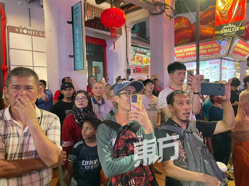 近3萬名民眾湧入雞場街 參與甲農曆新年門戶開放