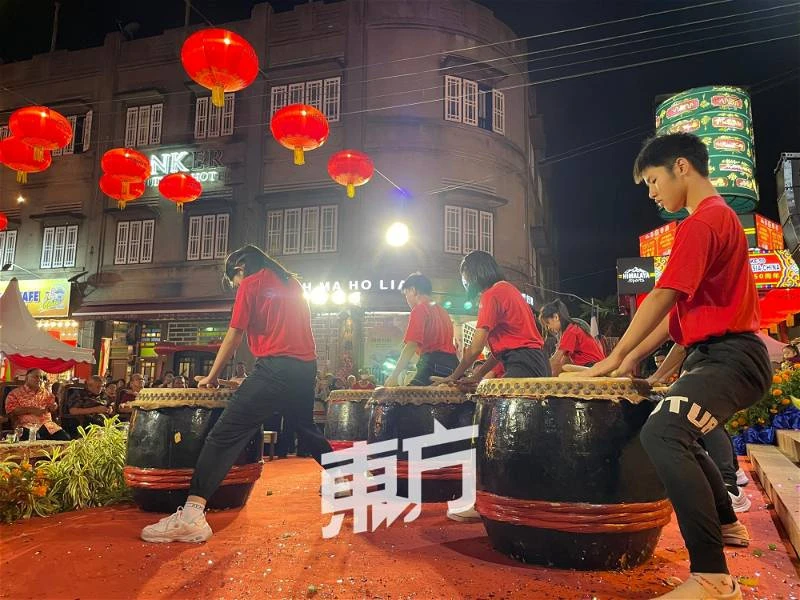 近3萬名民眾湧入雞場街 參與甲農曆新年門戶開放