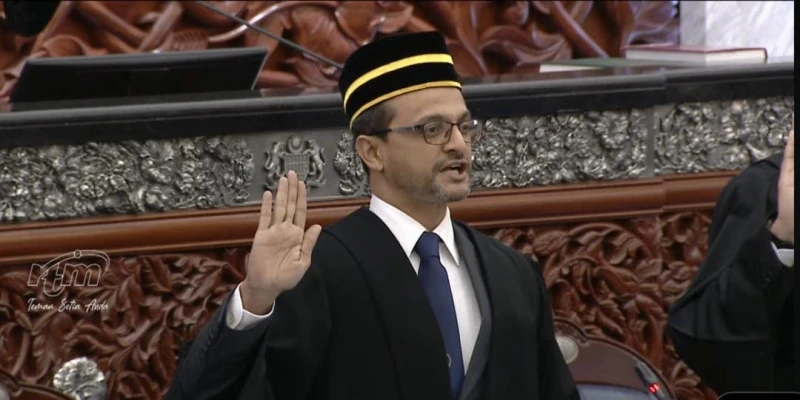 國會首創新規　下議院秘書率議員宣讀國家原則