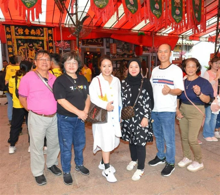 【柔佛古廟游神】洗街下起小雨驅除「不凈」　善信遊客掀游神首波高潮