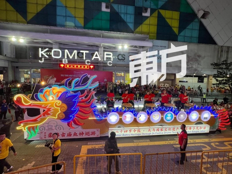 【柔古廟游神】柔攝政王與小公主及副王駕臨　民眾熱情迎接高聲歡呼