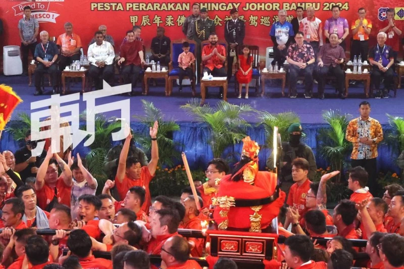 【柔古廟游神】柔攝政王與小公主及副王駕臨　民眾熱情迎接高聲歡呼