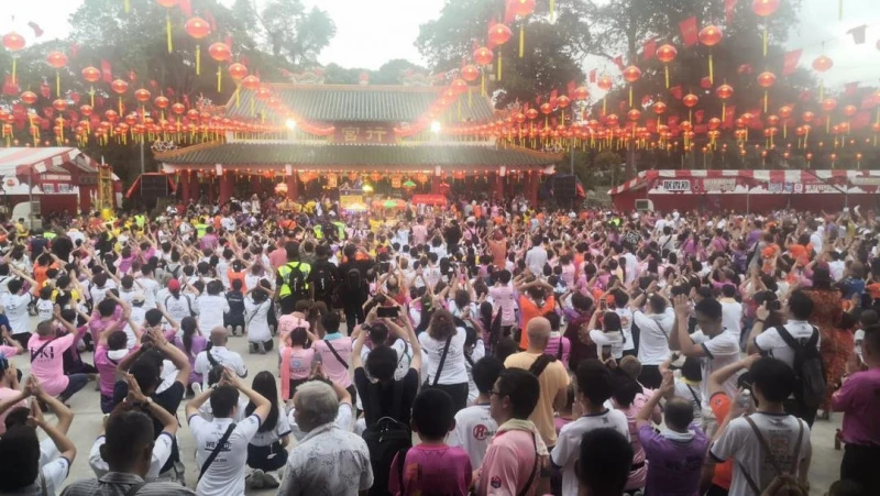 柔佛古廟眾神夜遊　逾30萬人參與空前熱烈