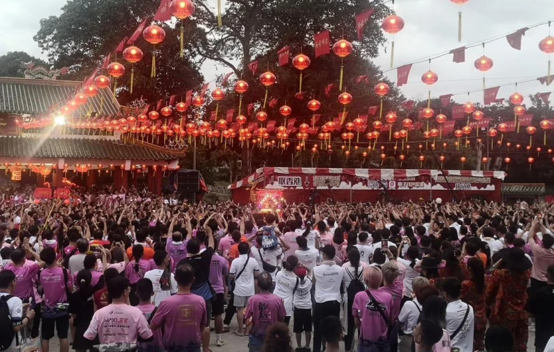 柔佛古廟眾神夜遊　逾30萬人參與空前熱烈