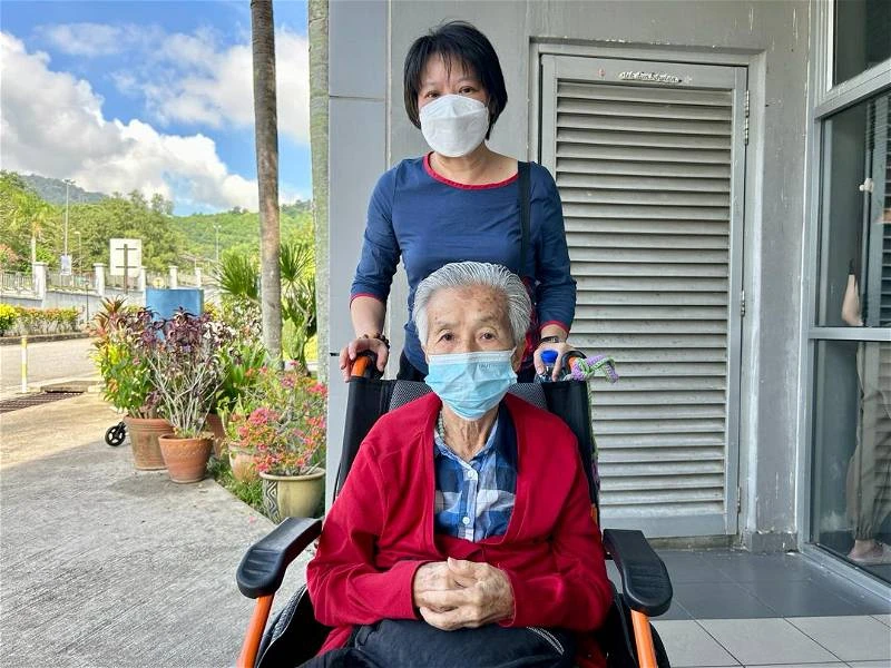 申請公民權考國文多次不過關   七旬華婦不言棄