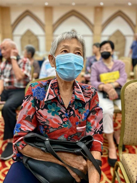 申請公民權考國文多次不過關   七旬華婦不言棄