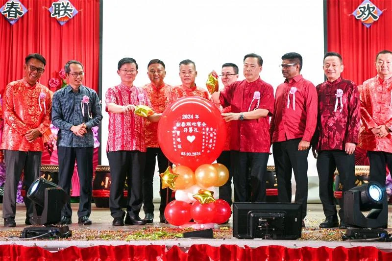 曹觀友：愈多友族孩子就讀華校　可惜政客一直炒作種族課題