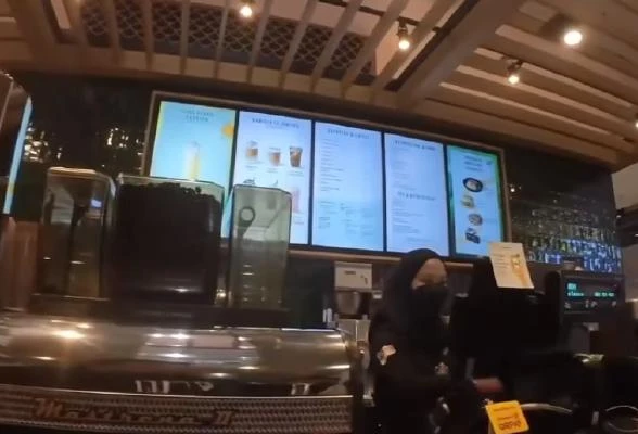 中國遊客用華語點飲料　星巴克巫裔店員耐心溝通獲贊